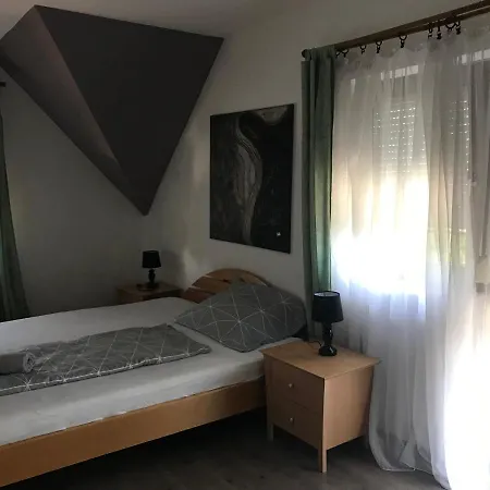 Marta 巴拉顿诺尔马迪