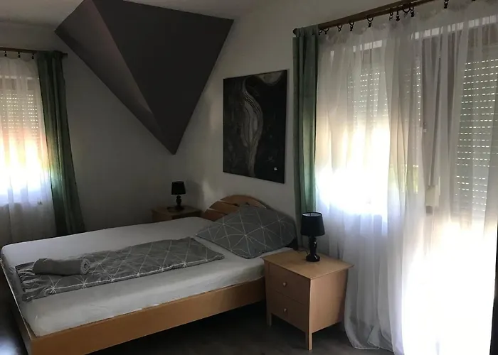 Marta 巴拉顿诺尔马迪